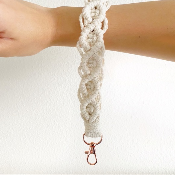 MACRAME WRISTLET - Picture 1 of 1